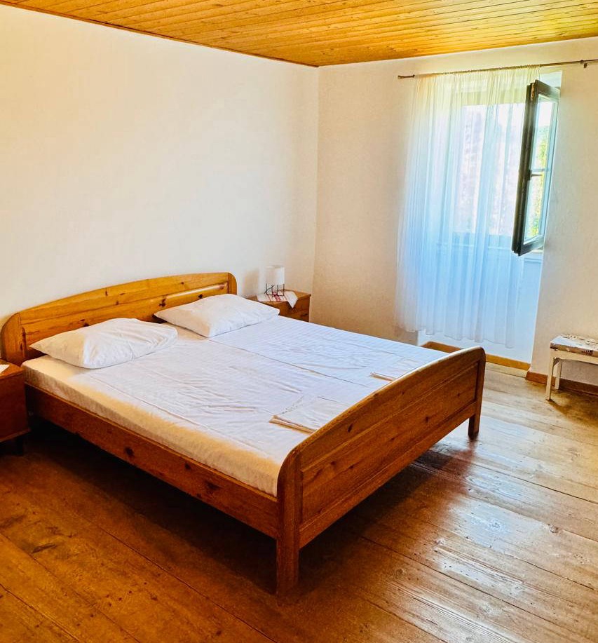 Szoba 1, Viskic